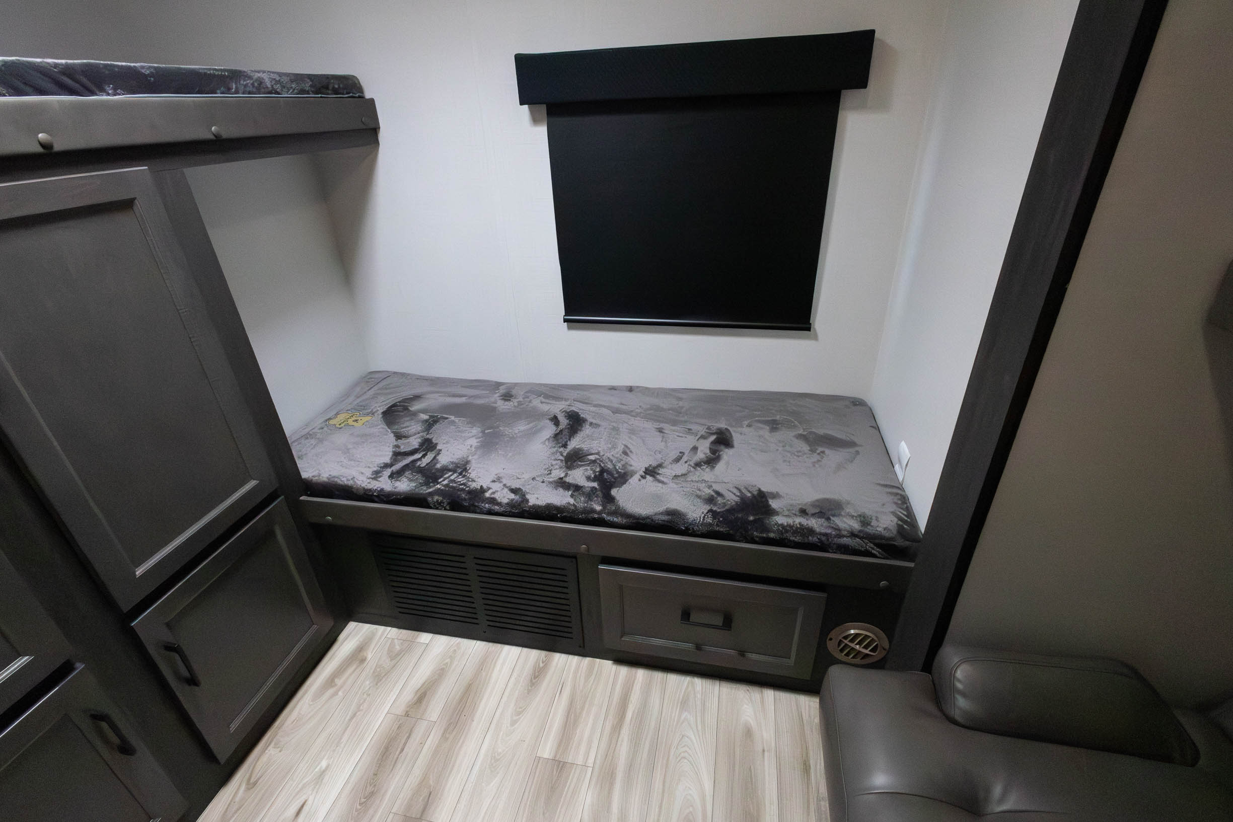 2027 Venture RV SportTrek ST333VIK TRAVEL TRAILER
