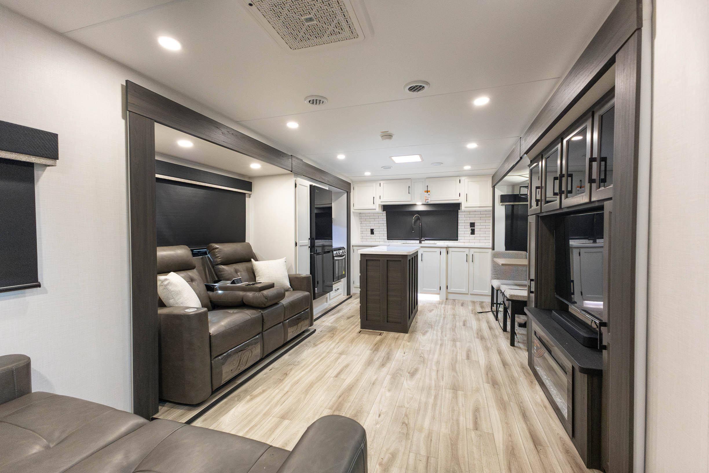 2027 Venture SportTrek Touring 333VFK TRAVEL TRAILER