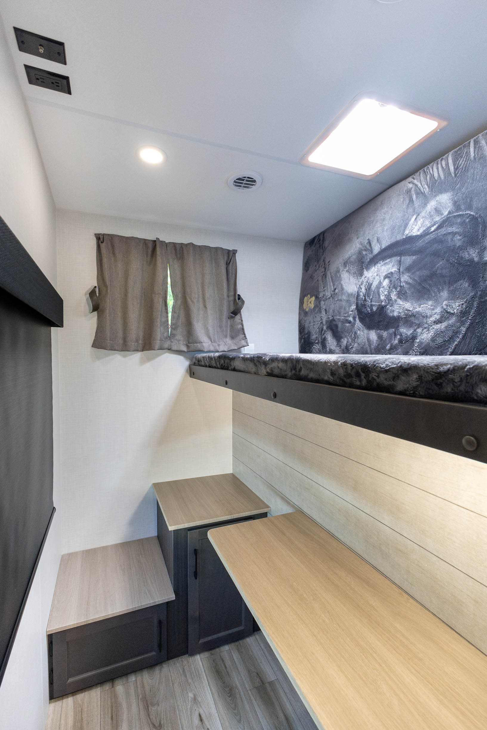 2027 Venture SportTrek STF312VTB FIFTH WHEEL