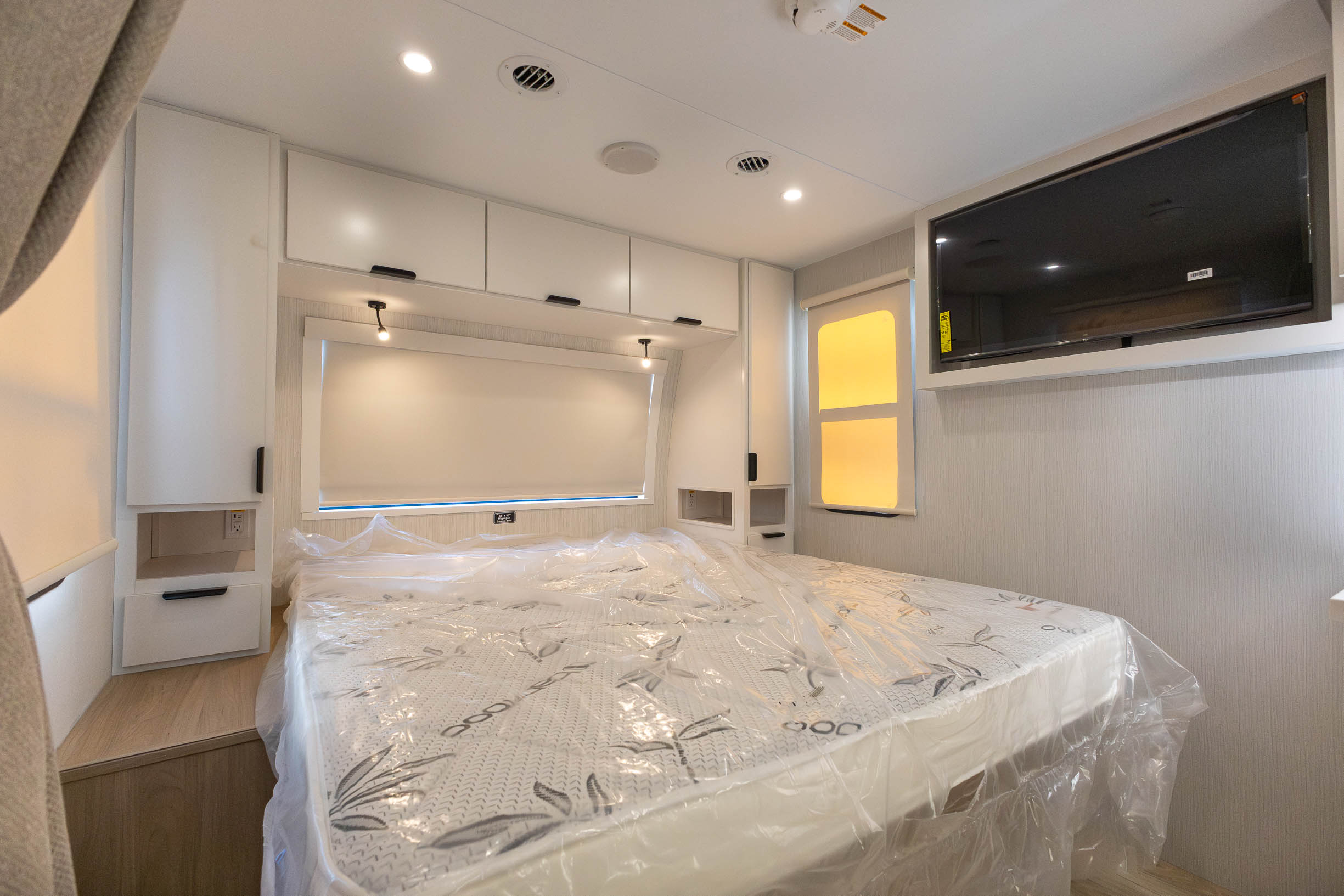 2027 Winnebago Thrive 18FBS TRAVEL TRAILER