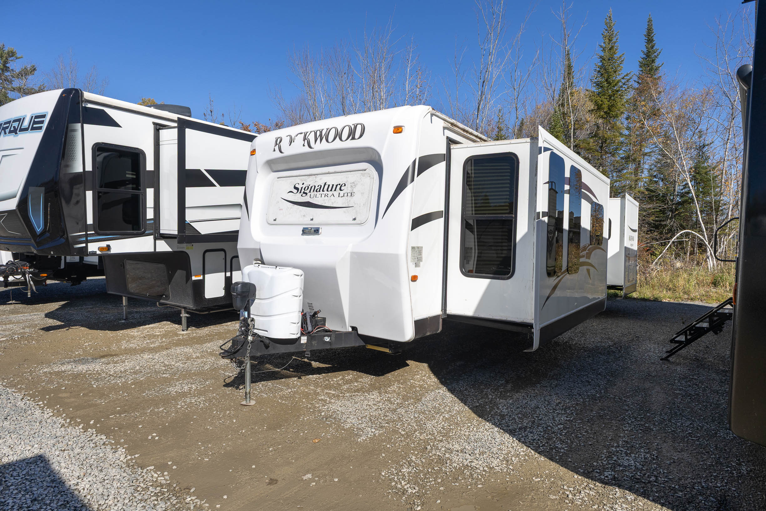 2015 Forest River Rockwood Signature Ultra Lite 8315BSS TRAVEL TRAILER