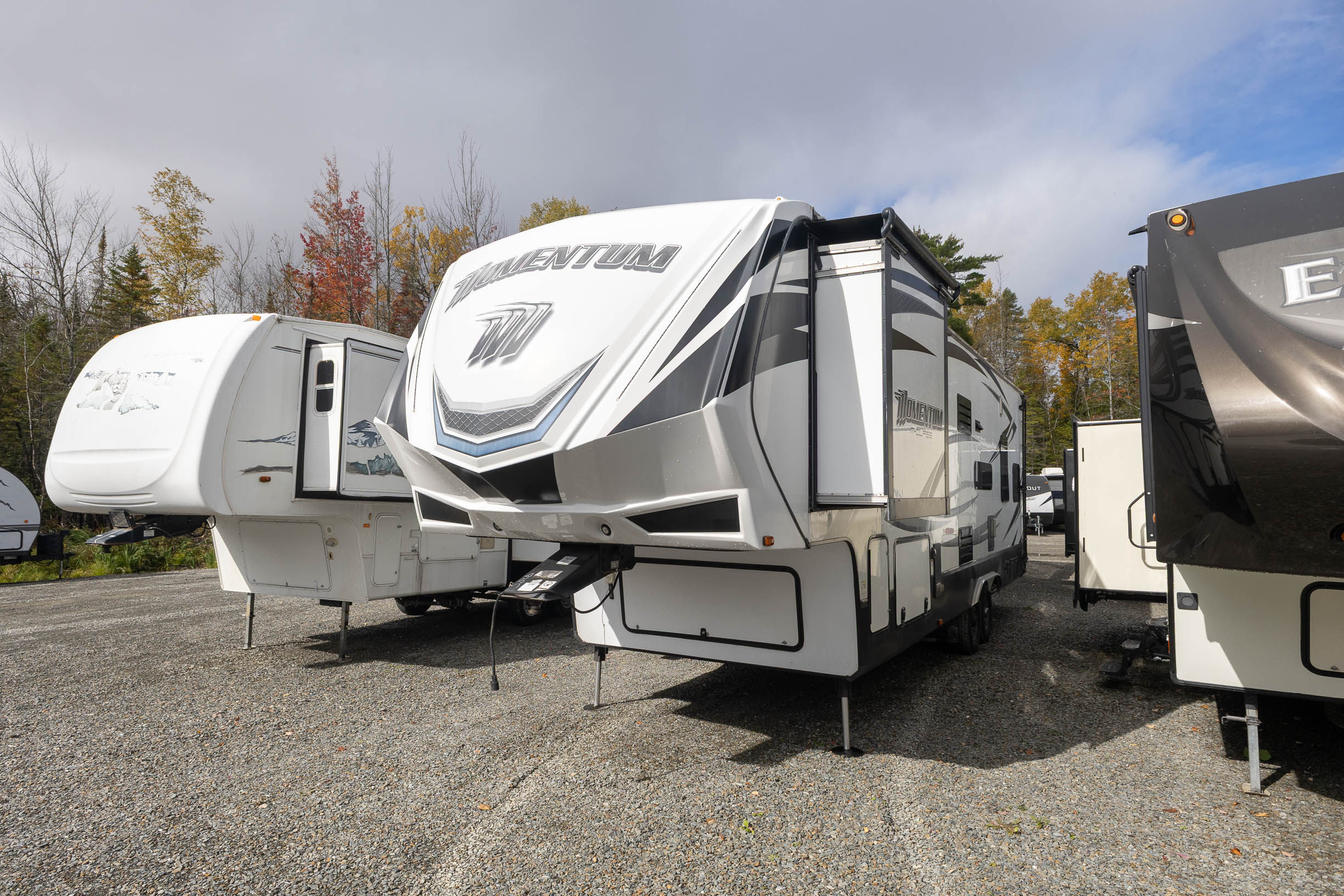 2015 Grand Design Momentum M-CLASS 328M FW TOY HAULER