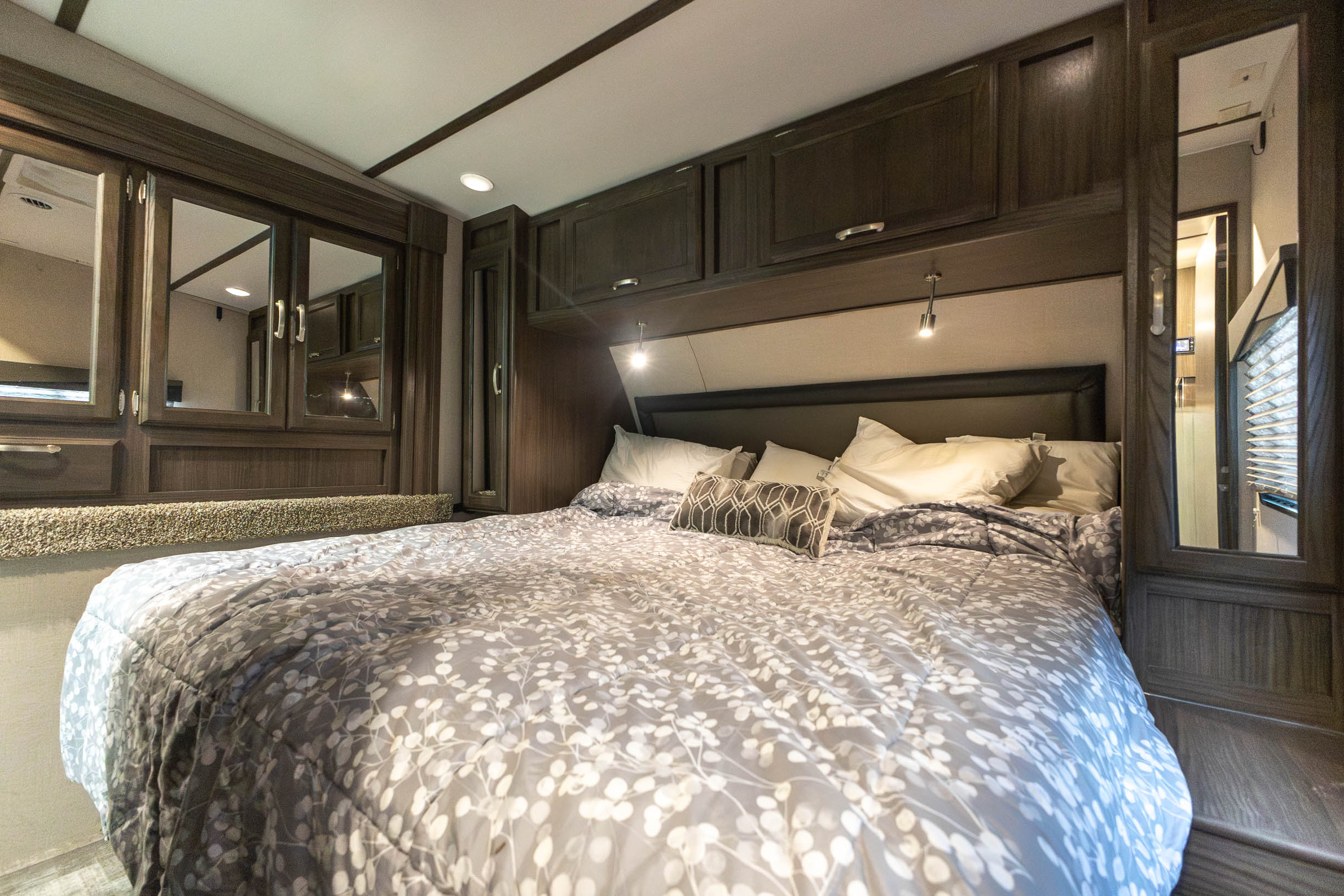 2020 Winnebago Spyder TT TOY HAULER