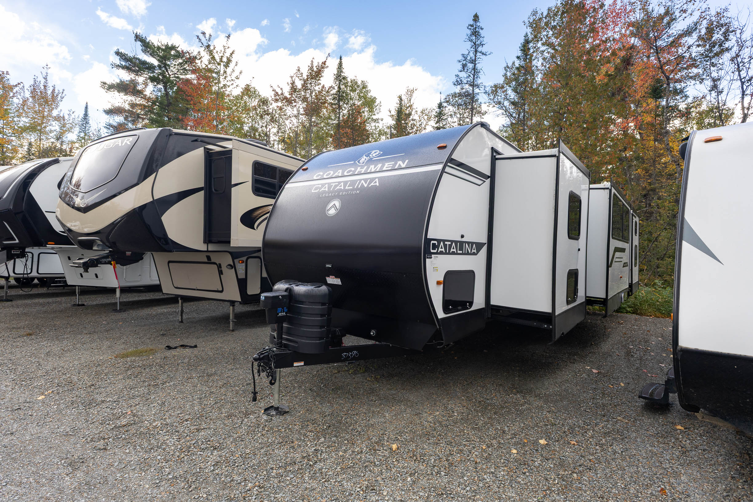 2026 Coachmen Catalina Legacy Edition 343BHTS TRAVEL TRAILER