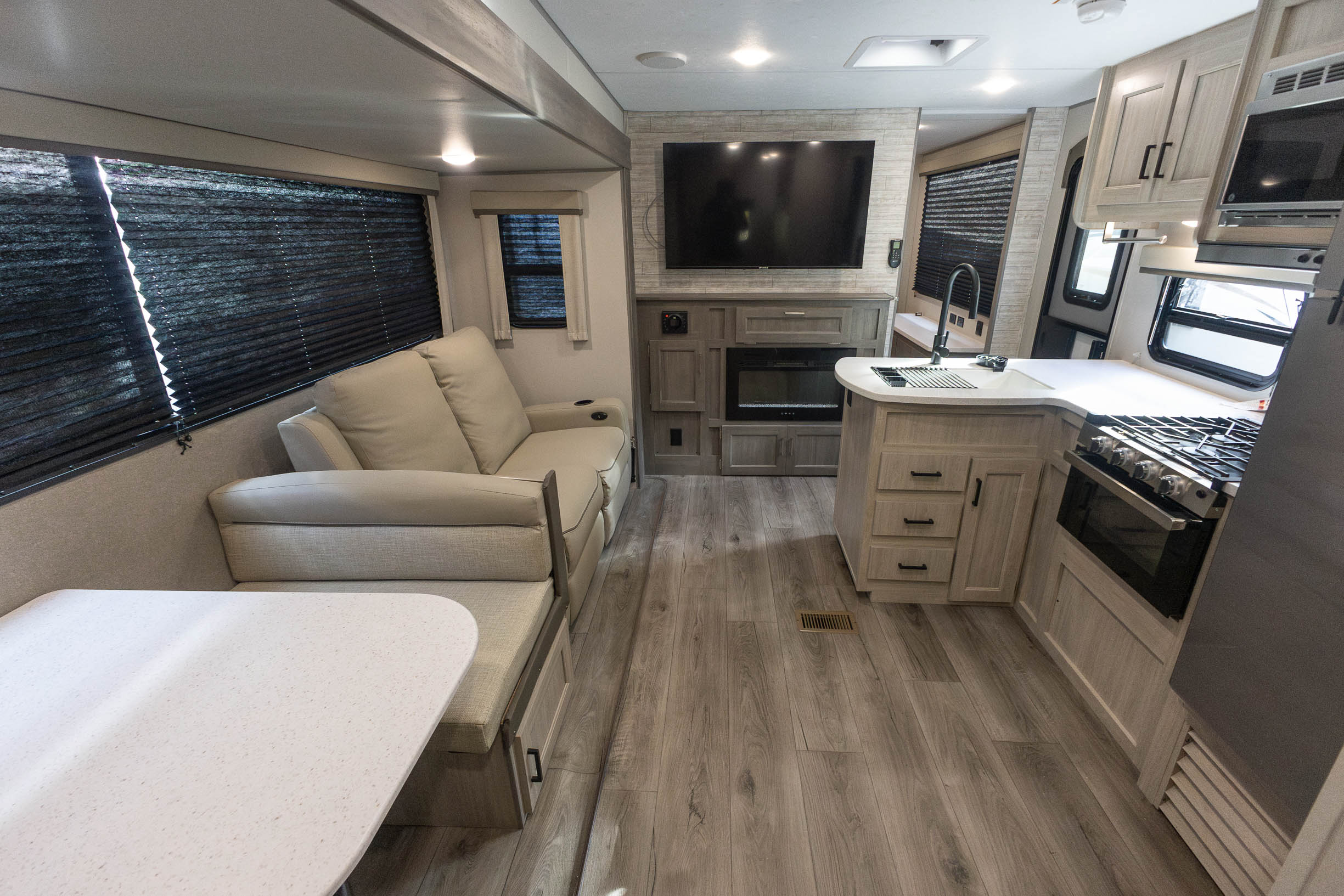 2026 Coachmen Catalina Legacy Edition 343BHTS TRAVEL TRAILER