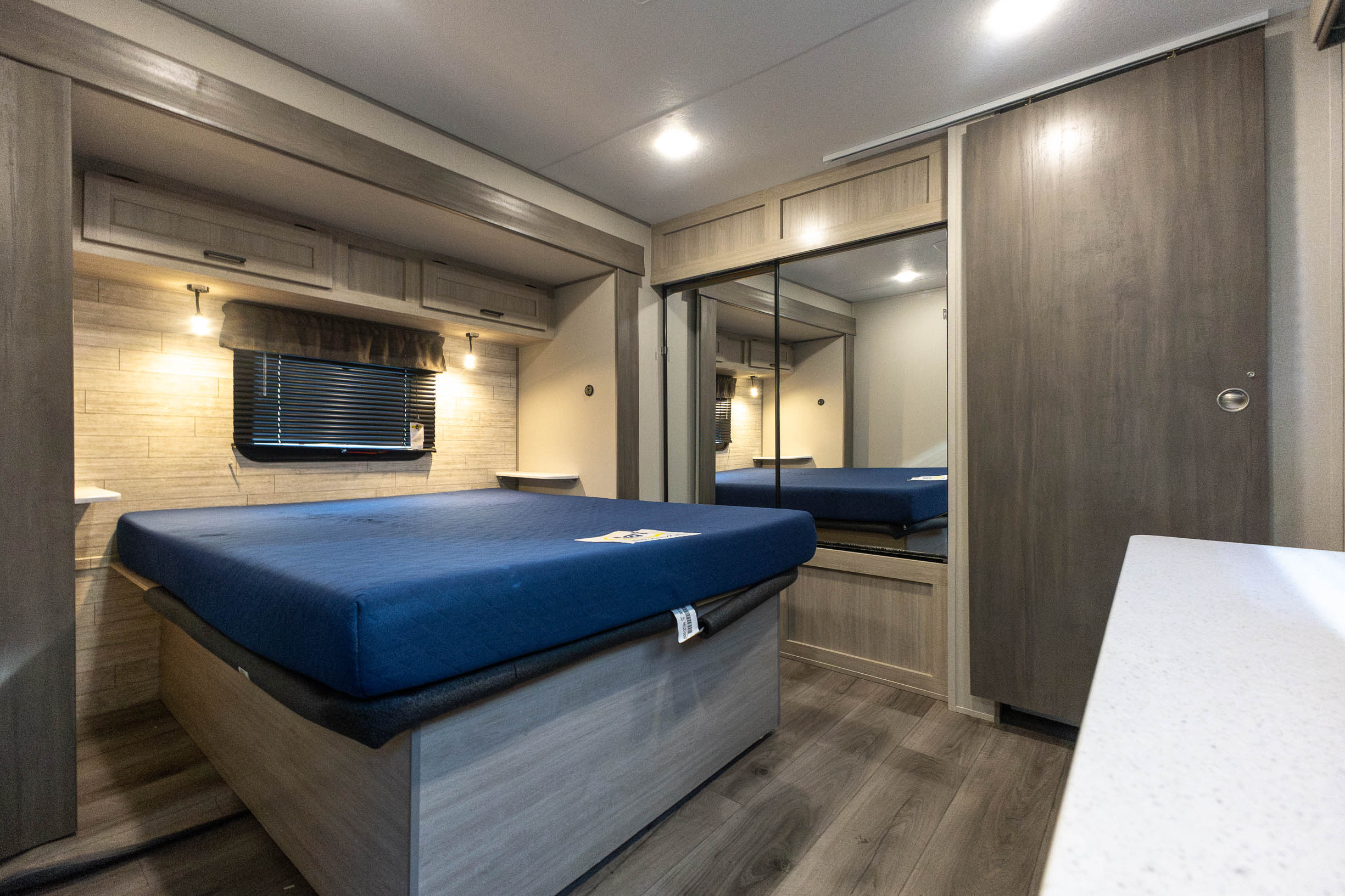 2026 Coachmen Catalina Legacy Edition 343BHTS TRAVEL TRAILER