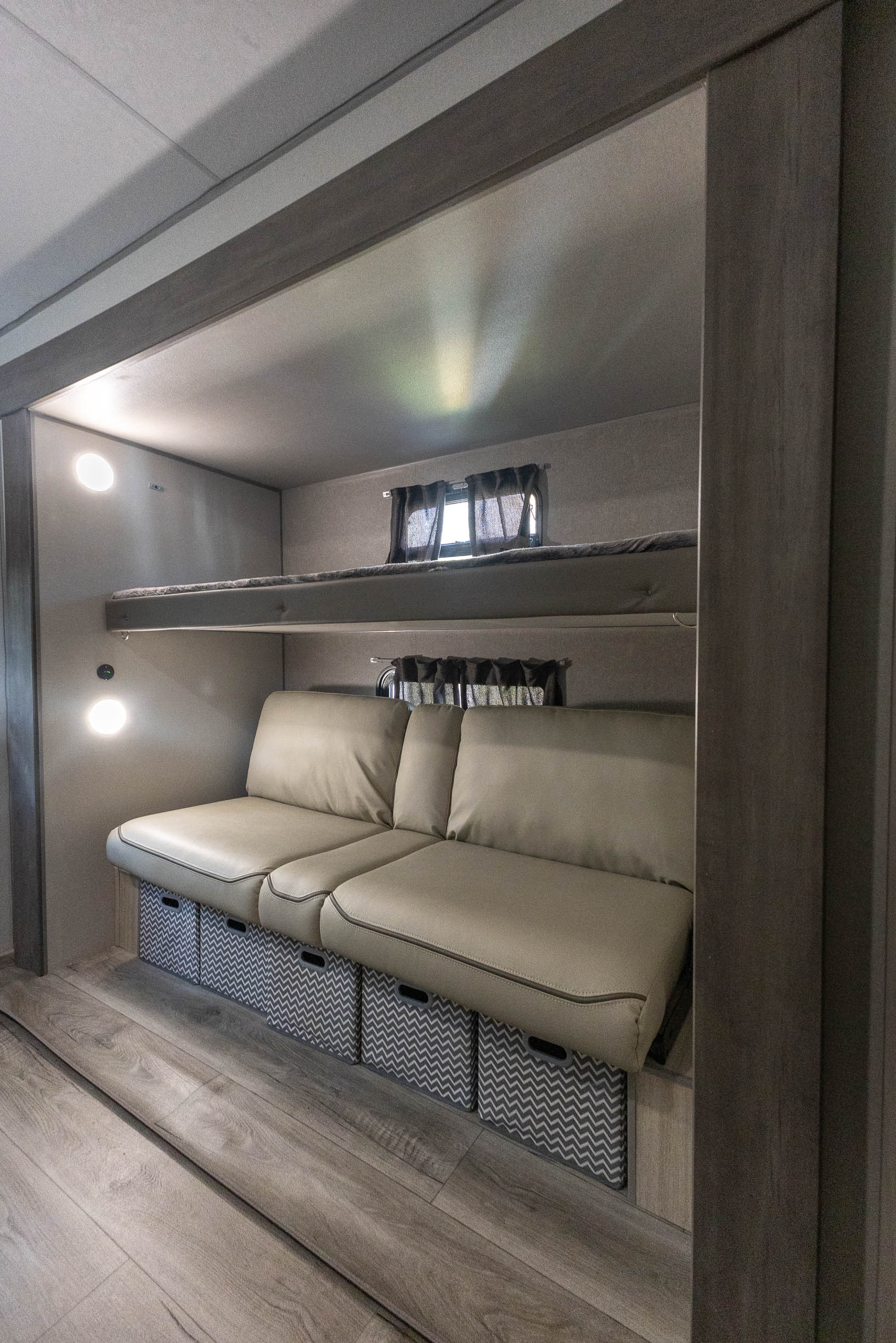 2026 Coachmen Catalina Legacy Edition 343BHTS TRAVEL TRAILER